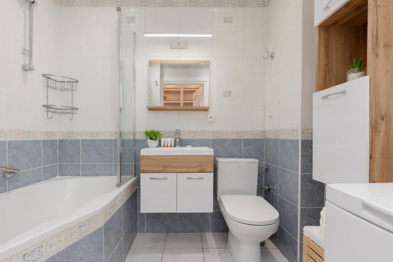 Cozy Apartment With Parking In Warsaw Ursus By Noclegi Renters ภายนอก รูปภาพ
